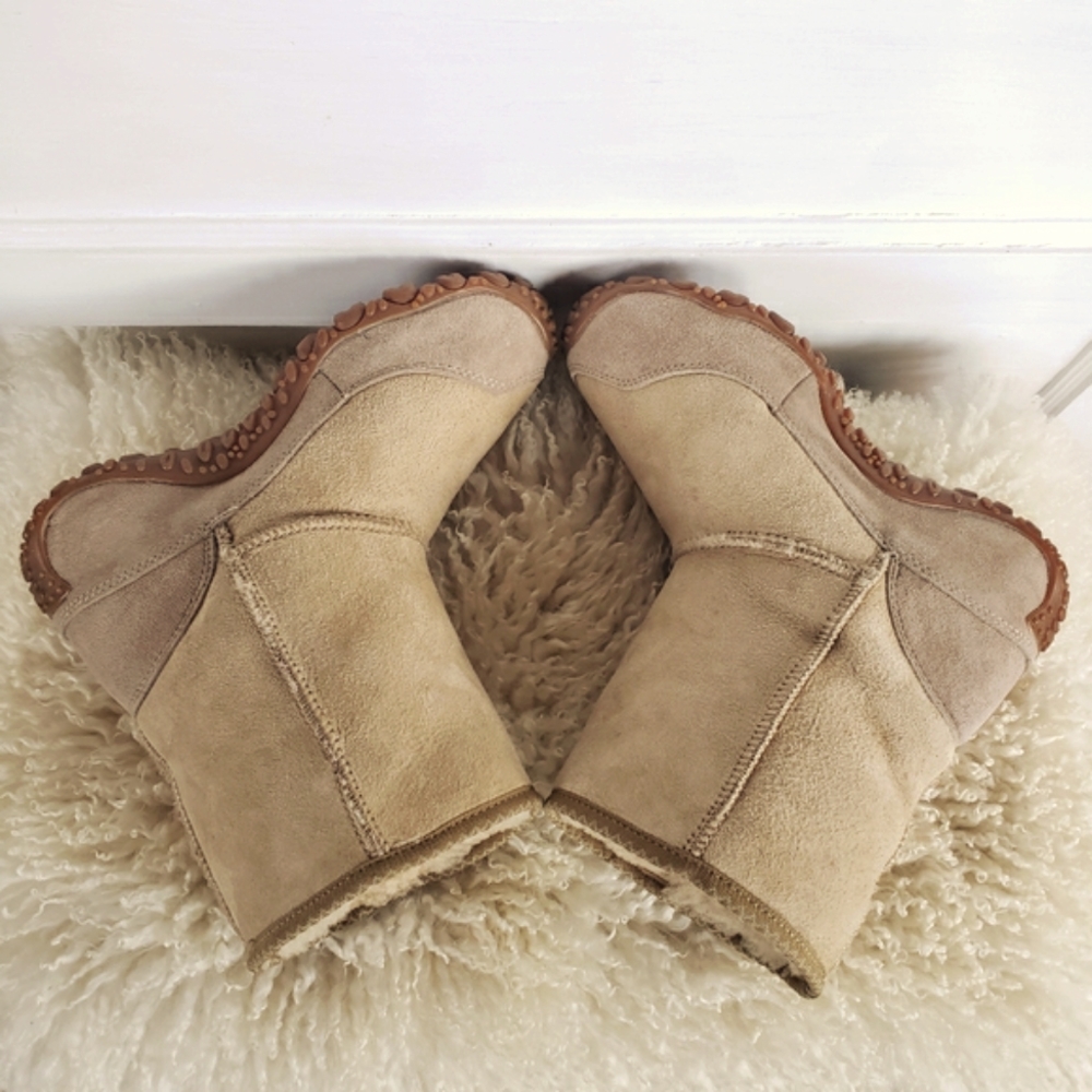 🌟SEE NEW LISTING🌟Beautiful Champagne Shearling Fur Chameleons by Merrell 🌟💫 - Picture 9 of 14